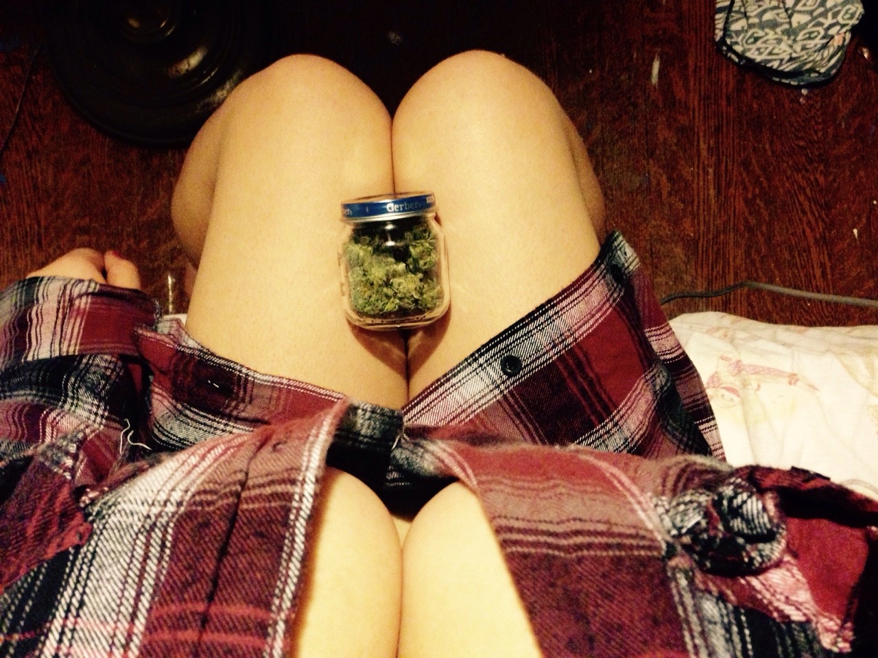 crownvetch:  Was feelin myself in this flannel. Like a lil lumberjack ☺️idreamofweed