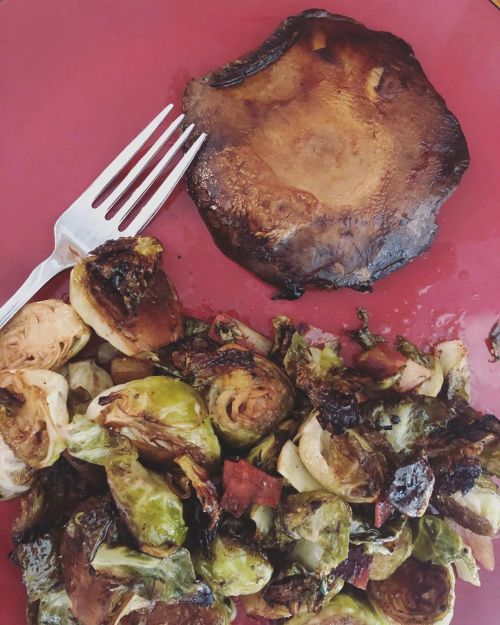 Portobello with roasted Brussels sprouts! #cooking #dinner #vegan #vegetarian #meatfree #fitmom #eat