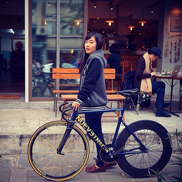 fixiegirls:  Repost from @imchris_howard  Good Morning Tokyo Girl Bike Coffeeï¼Best