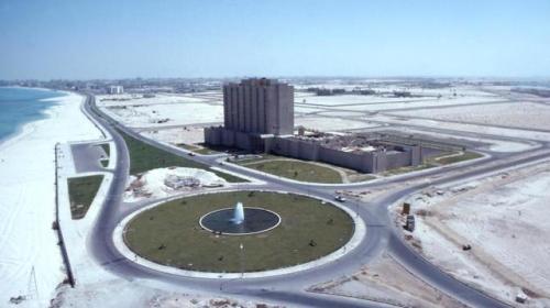 Hilton Abu Dhabi and the Corniche (c. 1975). > Photo by Alain Saint Hilaire.