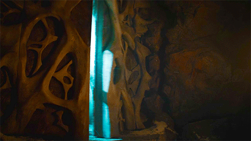 druid–allanon:The druid Allanon’s entrance in The Shannara Chronicles season 2 premier