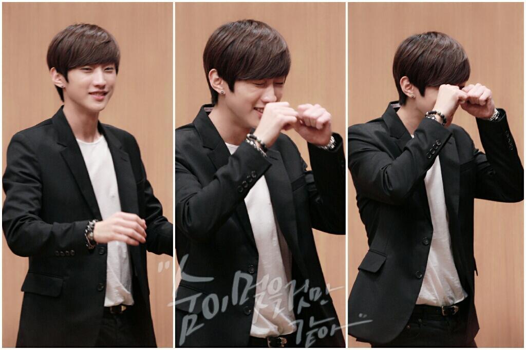 blupills2:  [HQ-Pic] 140329 B1A4 Mia Fansign - Jinyoung ©19911118net