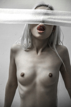 yanmodel:  Taste my fate. By Philippe Aufort