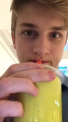 hilloween:  On the plus side, I got bubble tea today 