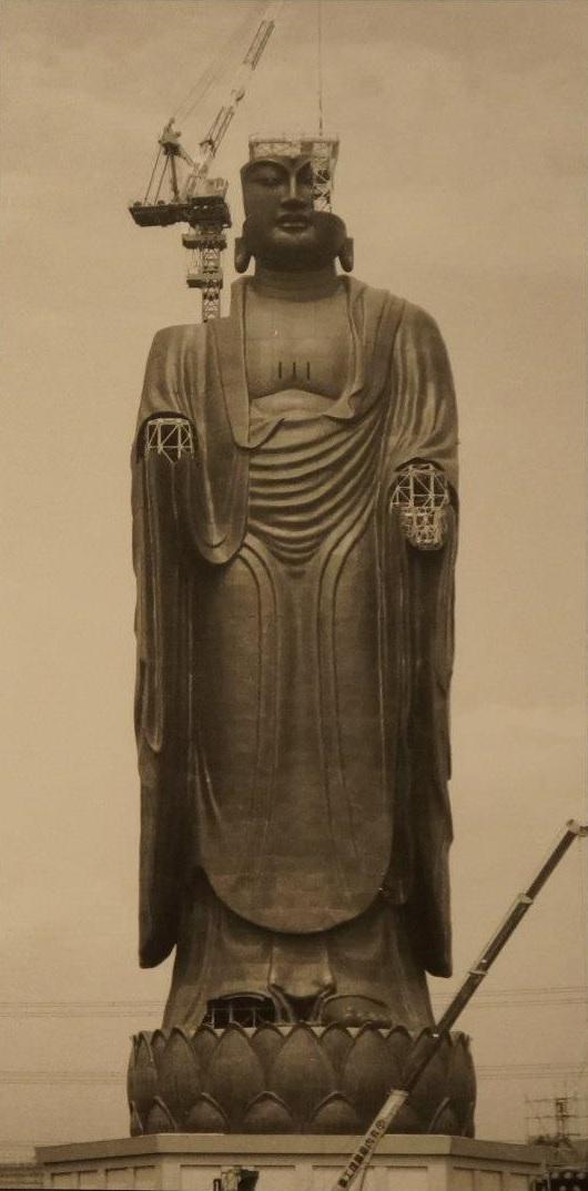 iacus:  History Image ‏@HistoryImg  建設途中の牛久大仏Ushiku Daibutsu