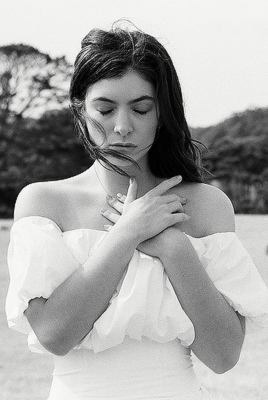 lorde-daily:Lorde photographed by Olivia Bee for Billboard Magazine January 2018.