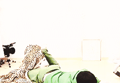 himegyu:  sunggyu being a cute little shit  8/∞ but the main point really is this weirdo’s butt getting vacuumed  