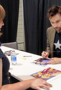 fadewithfury:Me giving my art to David Tennant!