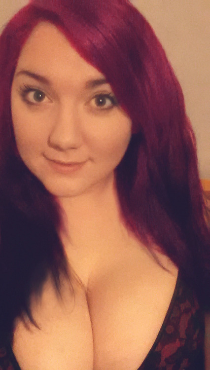 fuckyeahchubbygirls:  20, 6’0, 240lbs.UK Size 20-22:) 