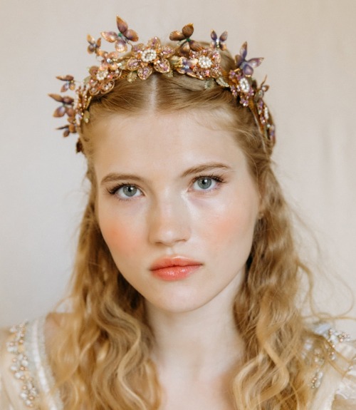 sosuperawesome:Crowns and Headpieces Erica Elizabeth Design on Etsy Reblogging for future ref. G