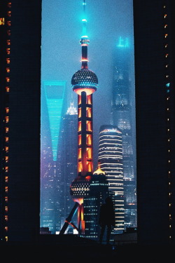 ikwt:  Nightlife Shanghai [photo by kosten]