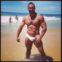 furonmuscle:  More of ultra-sexy Yury Mykhamedov!  Yes definitely ultra-sexy and the bulge adds to the fantasy 