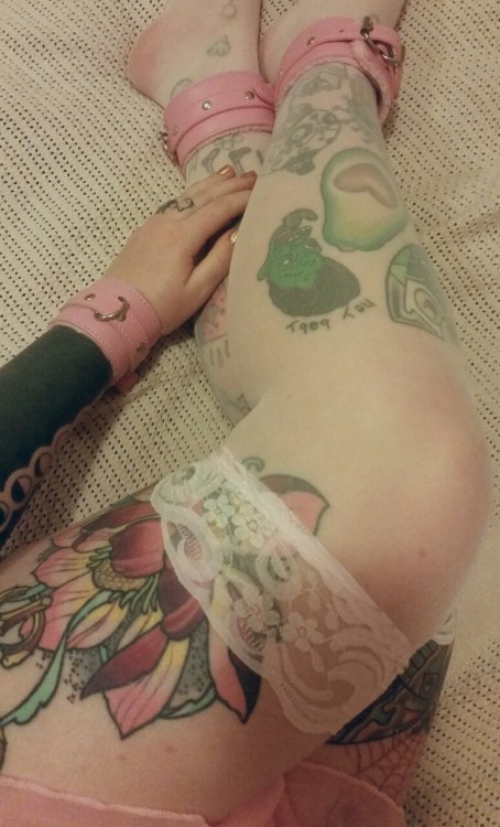 satanicspacecat:  Playtime 💖
