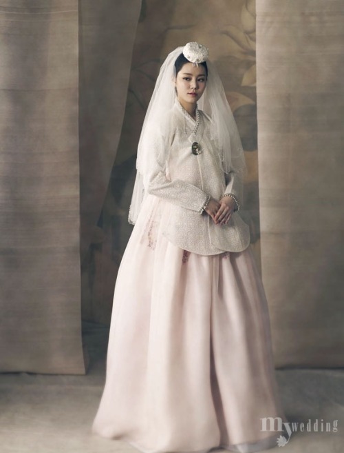 kculturefashion:혼례복 (Bridal Wear) - MyWedding February 2016Photo: 및 캘리그래피 김보하 Model: 지이수, 박세진 Hanbok