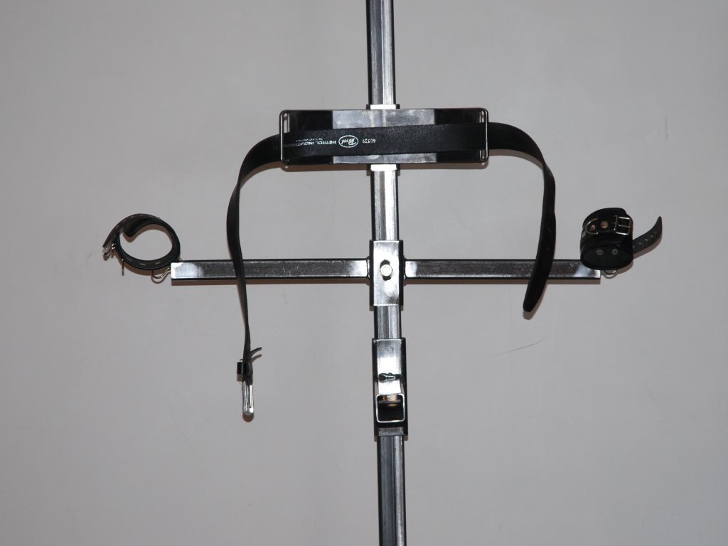 cuckold-r77b:  qrye:  Do-it yourself pillory. Very handy to take care of someone