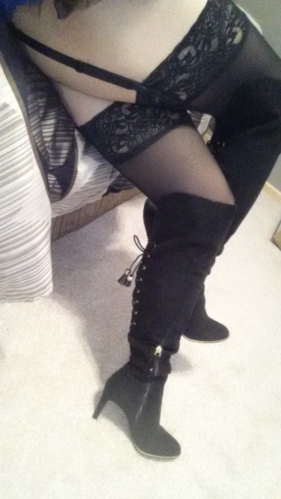 solfall:  Selfies and showing off some new boots!