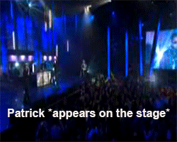 pete-wetzel:petericktrash69:Patrick and Lupe Fiasco performing at 2007 MTV U Award + Pete (x) Pete s