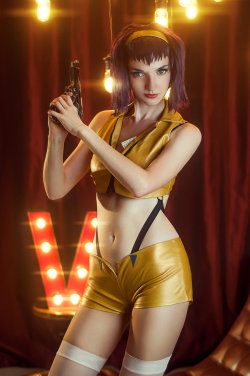 hotcosplaychicks:  Cowboy Bebop - Faye Valentine