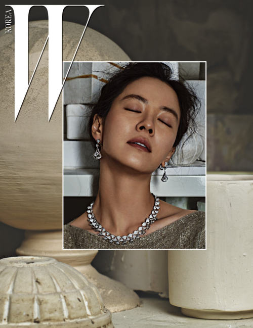 Song Jihyo x WKorea for a Breast Cancer Awareness Charity Campaign(photo by:w korea)