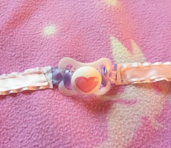 littleprincette:  Got my paci gag from @littleqsoddities!!  It’s so cute and fits perfectly!!