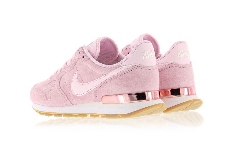 saintlaurentlove:Nike Internationalist SD “Prism Pink.”
