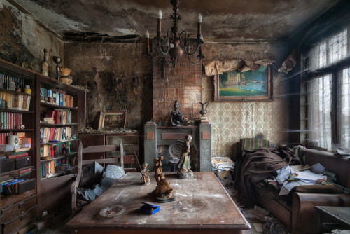 steampunktendencies: Stunning Abandoned Homes Are Surprisingly Full Of Life “Abandoned homes a