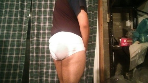 lovegettingpantsed:  It was a hot summer day + Zach got invited to his neighbor’s house to go hang b