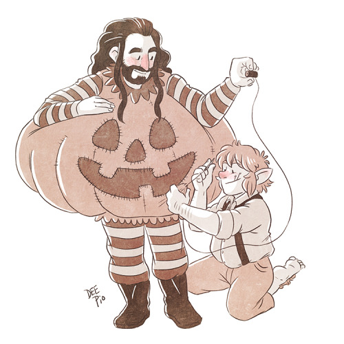 Bilbo preparing Thorin’s pumpkin costume for the Shire’s All Hallows Eve Festival :D !!!!!!  I was o