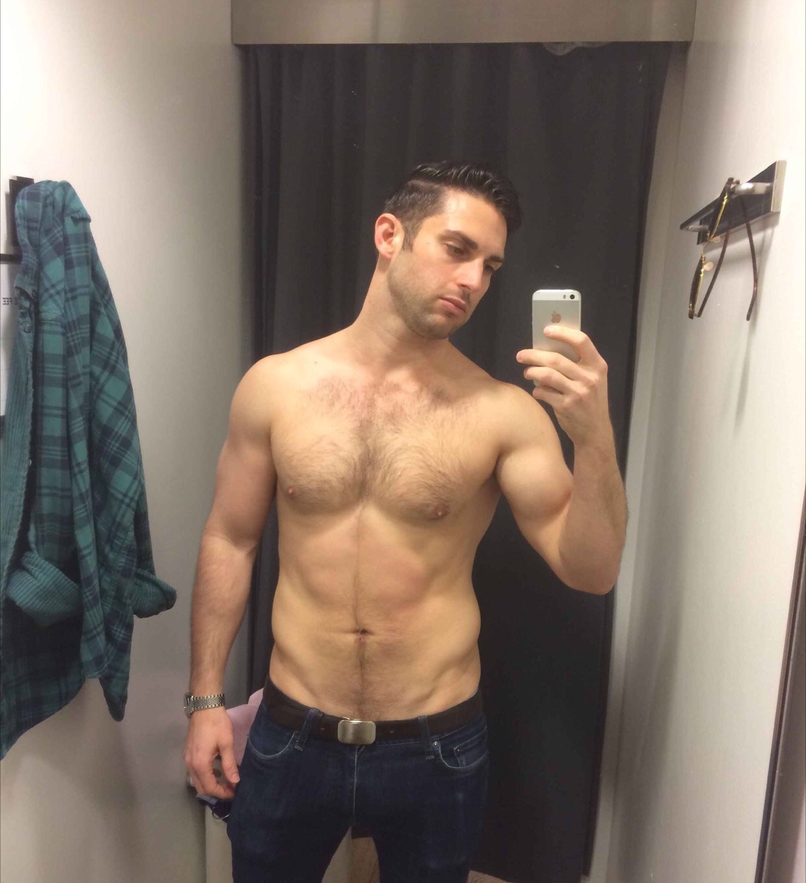 guymirrorphone:  also Follow NSFW page: @guymirrorphone-rated-x 