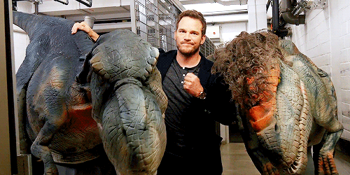 lymeandcoconut:  tomshardy:Chris Pratt Dinosaur Prank  i know this was a reaction