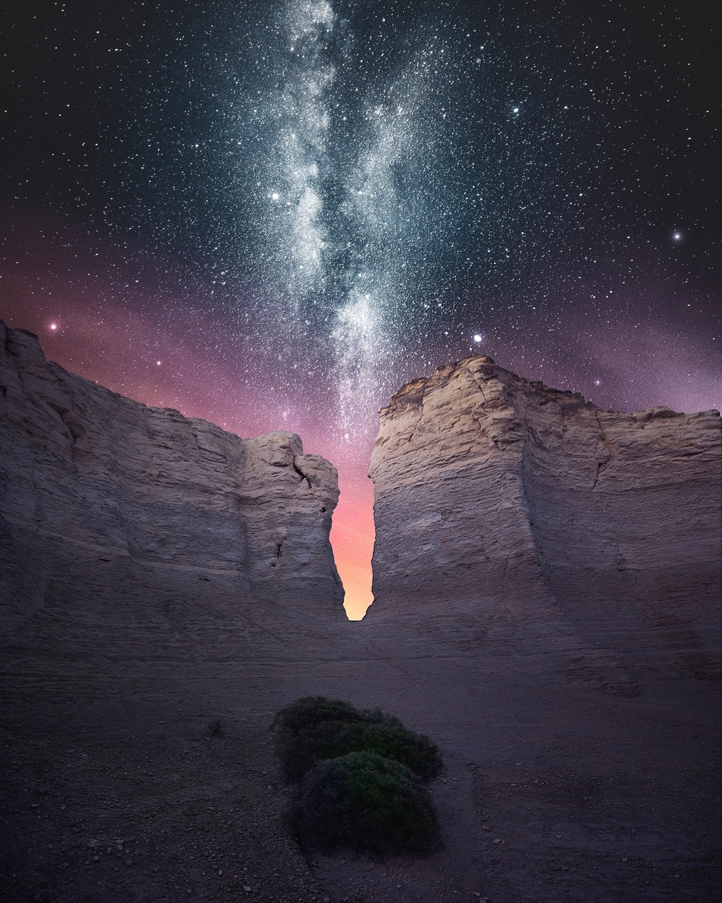 jaxsonpohlman:  | Pinnacle |   Monument Rocks, Kansas.  Instagram.com/jaxsonpohlmanphotography