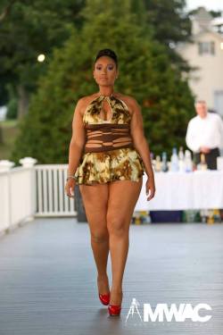 insect-ligaments:   planetofthickbeautifulwomen:  Tanisha Cadet @ The Provida “WHO I AM” Fashion GALA 2013  HOW??? 