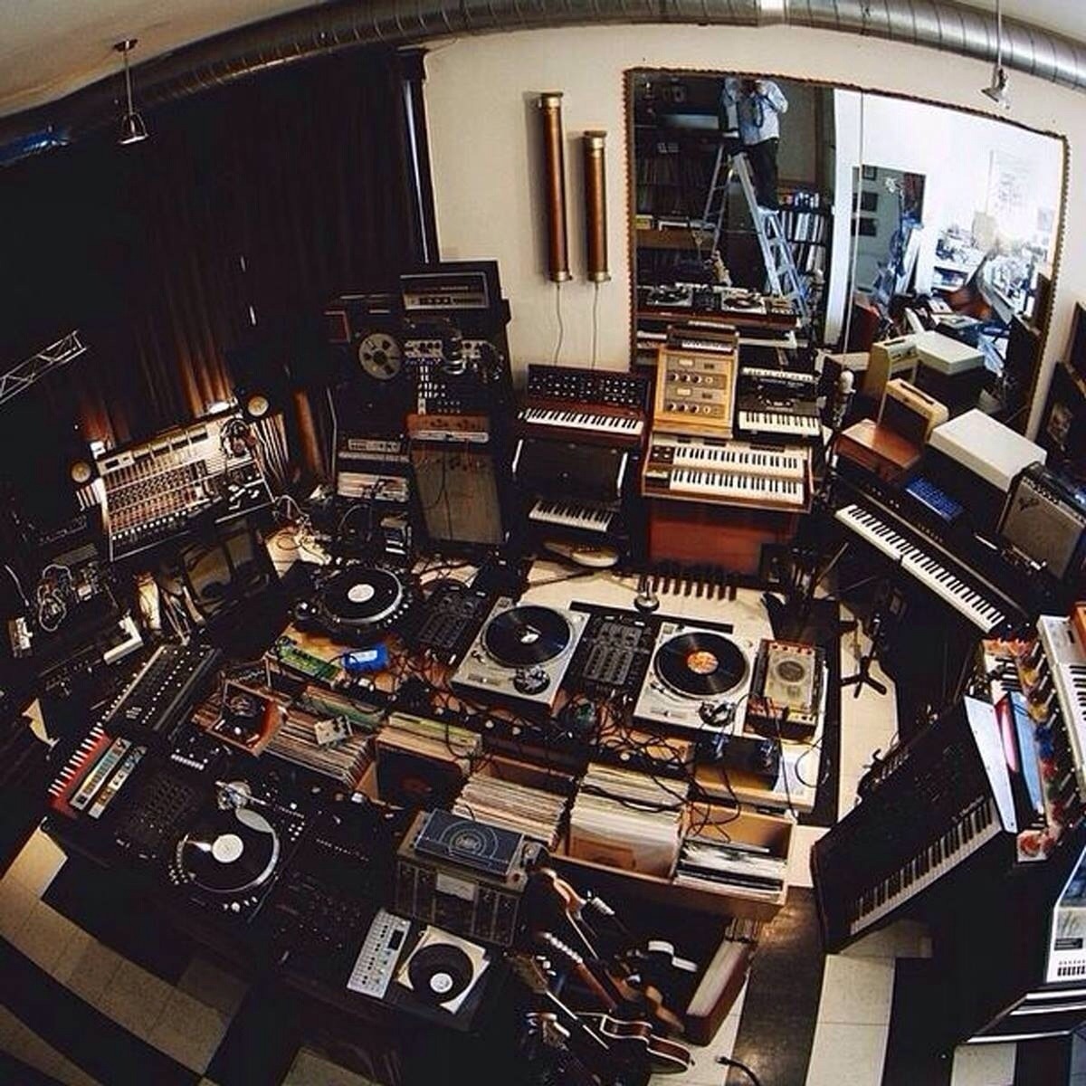 copsruineverythingaroundme:  Wow this is the life. 
