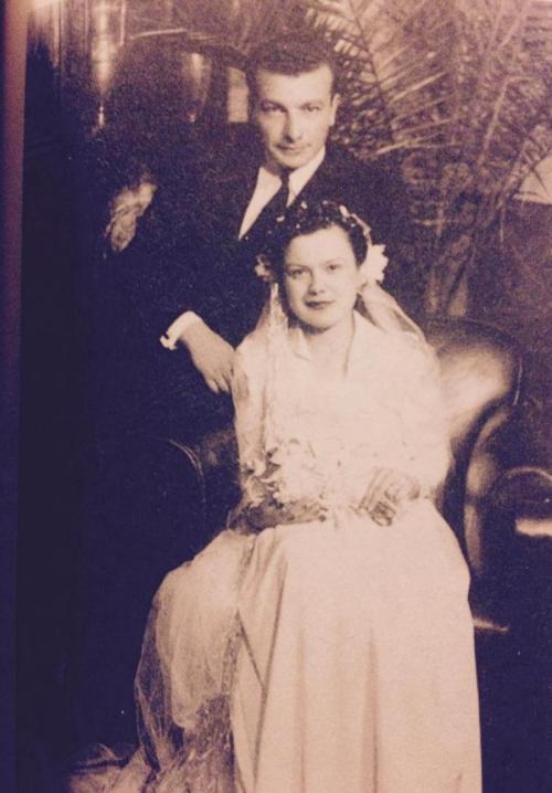Muazzez İlmiye Çığ ve eşi Kemal Çığ (1940-Evlilik Hatırası)