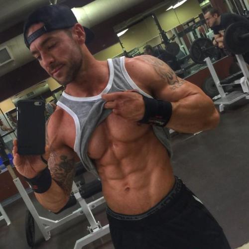 fedrikw:  Johnny Claytonhttps://www.instagram.com/johnny_clayton11/