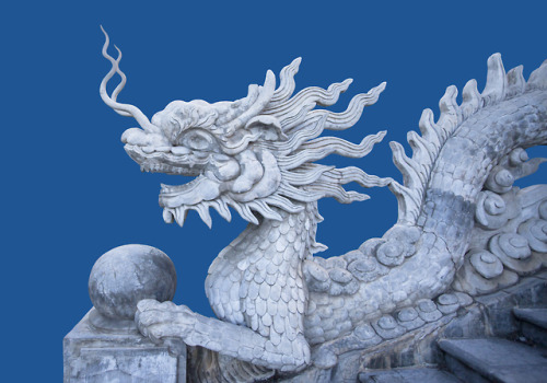 Dragon sculpture