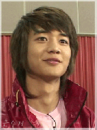 taeholic:  chutnee2:  I’m waiting for the day Jonghyun starts using Minho reaction