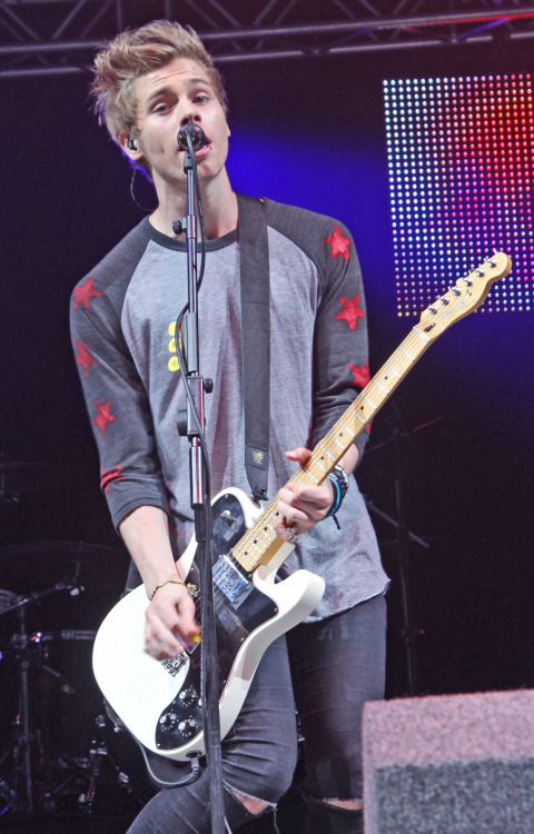Luke on stage at Key 103 Summer Live - July 17th 2014 - Manchester, UK