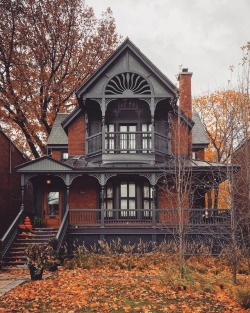 bookofoctober: Westmount, QC. Photo by mtlgent