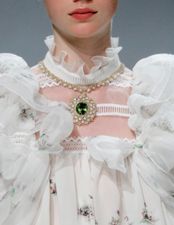 velvetcloak:  giambattista valli - fall 2016 