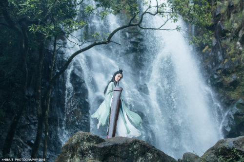 ziseviolet: Traditional Chinese Hanfu - Type: Zhiju/直裾 (straight-hem robe) and outer Daxiushan/大袖衫 (