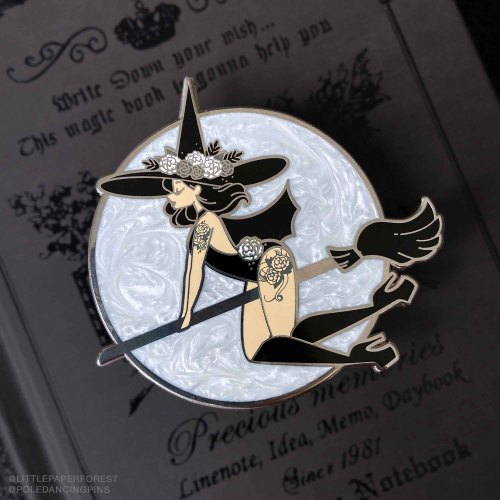 My new witchy pins with a pearlescent swirl for the moon! * v * ♡ I’m so happy with how they turned 