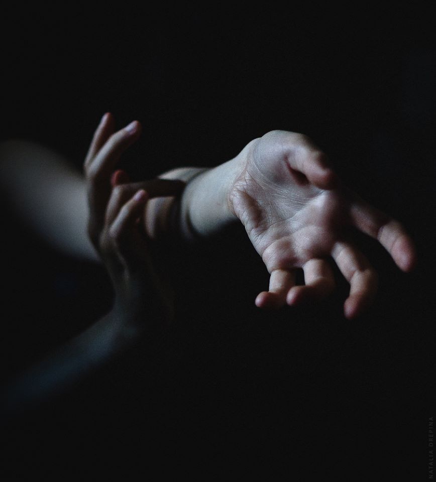 shoot-you-up:  The Pale Canvas by Natalia Derpina 