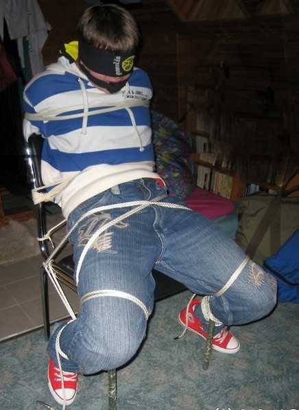 asicswrestoneweb:MORE CONVERSE CAPTIVES: