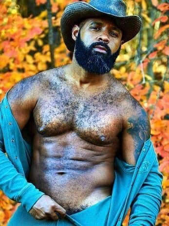 whtnblkfreaks:  black-freak-body-edition:     Wow man breast and nips feeding time 💦👅💦