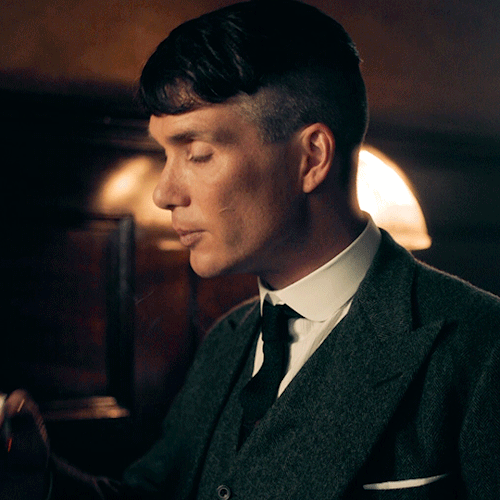 mpaks-bunny:  thesoldiersminute:  Thomas Shelby— Peaky Blinders S04E04   🫠