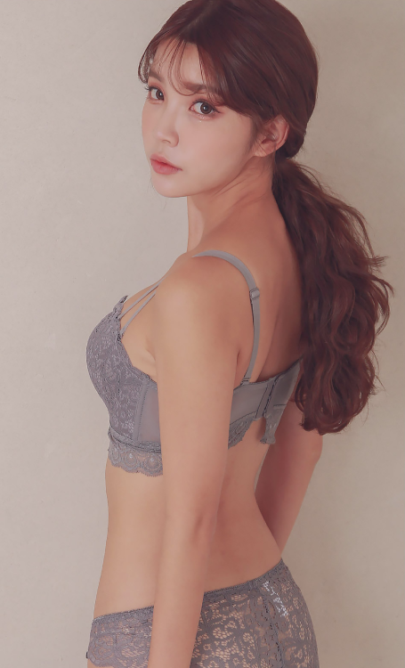 korean-dreams-girls:    Cha Yoo Jin - November
