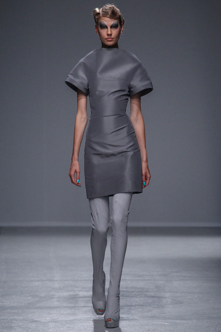 Label:  Gareth Pugh  Fashion Show:  Spring/Summer 2014 in Paris  Models:  Sasha Luss, Hana Jirickova