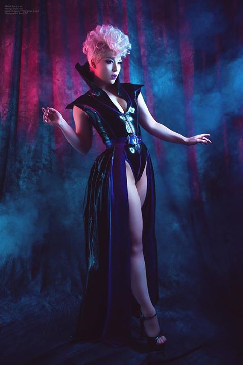 gothicandamazing:
“Model, H&M: Ita - It’s art
Photo: Lenzzz Photography
Latex Outfit Evil Queen by HW Design Latex
Welcome to Gothic and Amazing |www.gothicandamazing.org
”