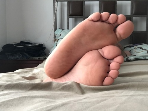 Just chilling in bed, watching Netflix. Be a good little sub and suck on my toes while I relax.